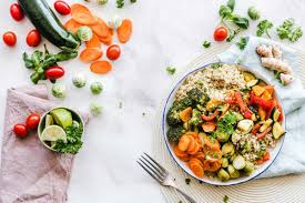 Nutricionista orienta uma alimentação saudável para fortalecer o sistema imune: