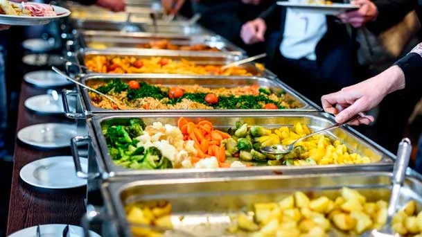 Nutricionista orienta sobre restaurante por quilo